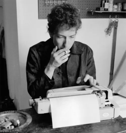 Dylan-at-Ginsbergs-Typewriter.jpg