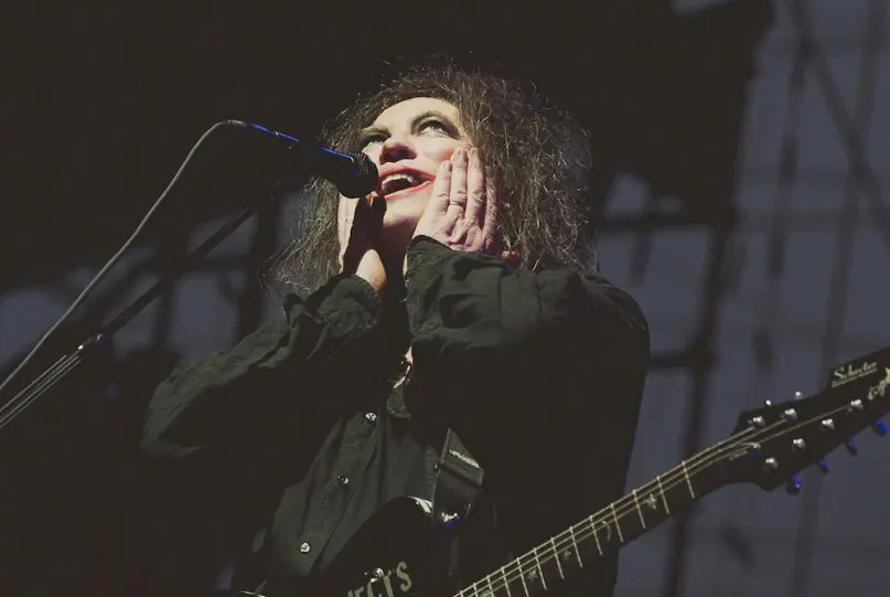 robert-smith-the-cure.jpg