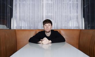 james_blake_portrait_session_34347_c0-124-3000-1873_s885x516.jpg