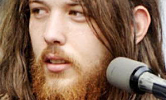 robin-pecknold-200-110508.jpg