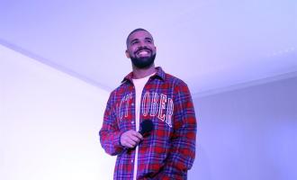 thumb2-drake-2020-canadian-rapper-fan-meeting-music-stars.jpg